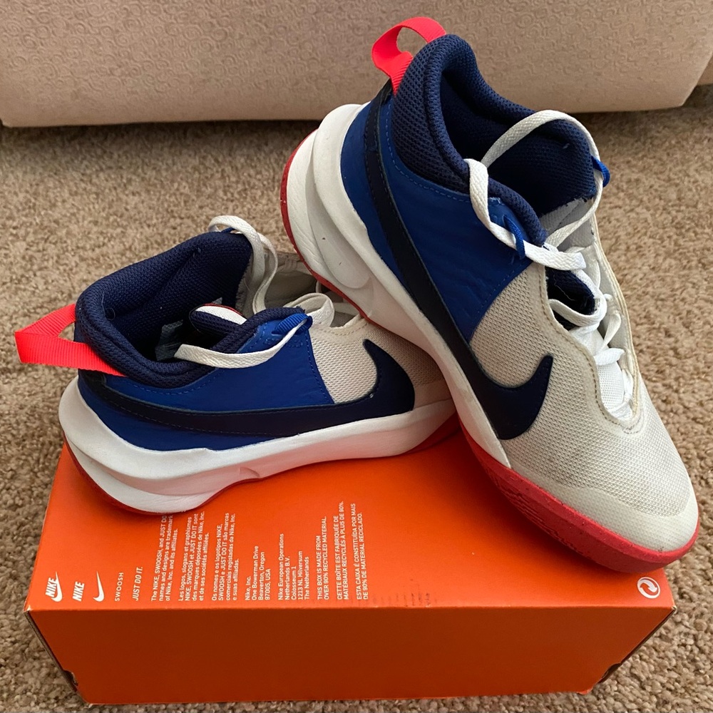 Nike Team Hustle DX Basketball Sneakers, Unisex, Big Kid Size 5